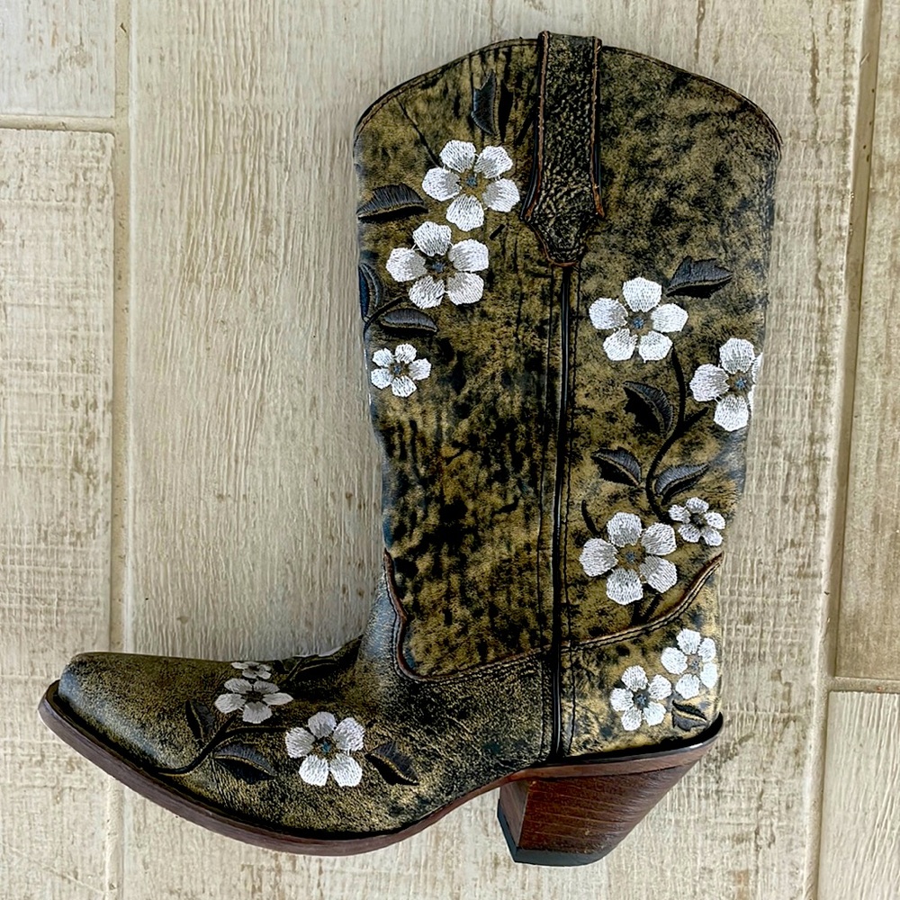 Durango cowboy boots size 6